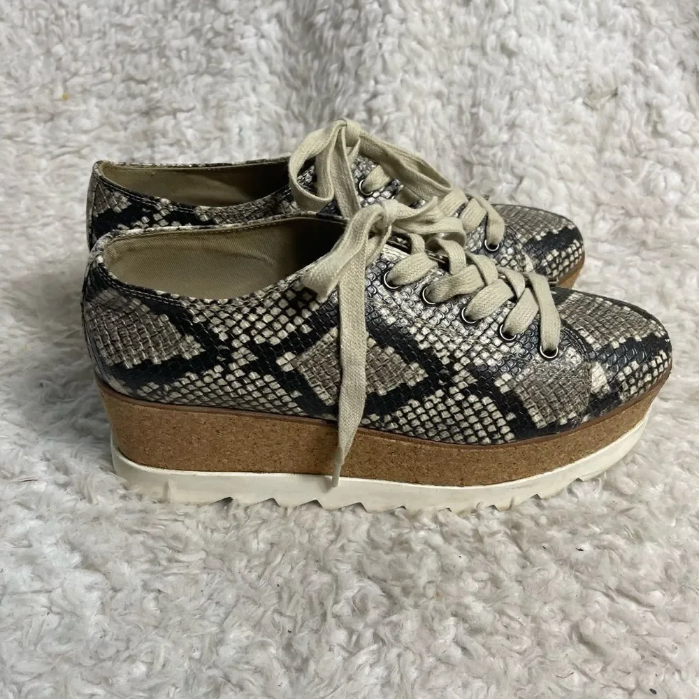 Steve Madden Korrie Lace-Up snake skin print Beige & gray Platform Sneakers SZ10